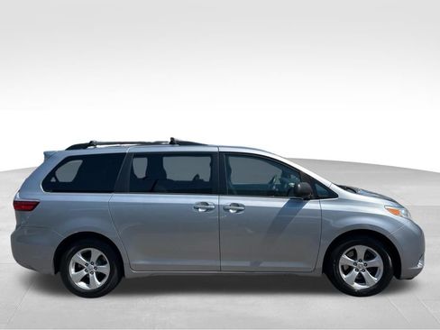 Used 2016 Toyota Sienna LE FWD image 8