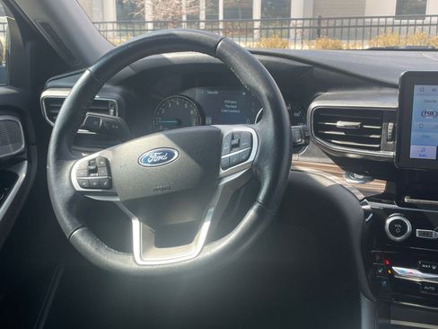 Used 2023 Ford Explorer Limited image 38