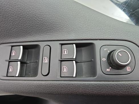 Used 2017 Volkswagen Tiguan Wolfsburg Edition image 27