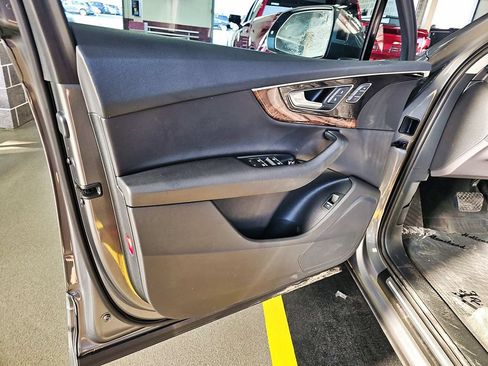 Used 2017 Audi Q7 3.0T Premium Plus AWD/4WD image 10
