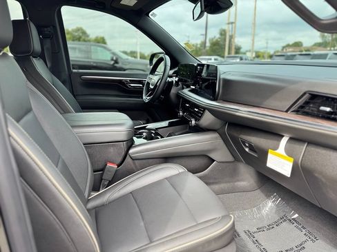 Used 2026 Chevrolet Tahoe Premier w/ Sun And Tow Package AWD/4WD image 11