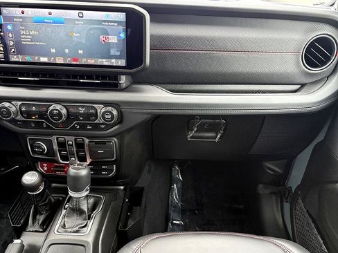 Used 2025 Jeep Gladiator Rubicon image 14