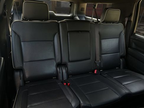 Used 2022 GMC Yukon XL SLT AWD/4WD image 12