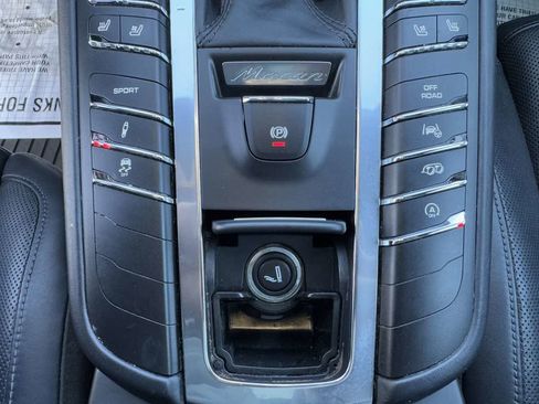Used 2015 Porsche Macan Turbo image 23