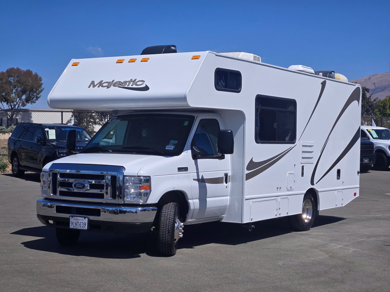 Used 2018 Ford E-350 and Econoline 350 Super Duty w/ Motorhome Prep Package RWD image 3