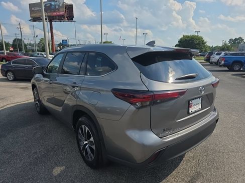 Used 2025 Toyota Highlander XLE AWD/4WD image 7