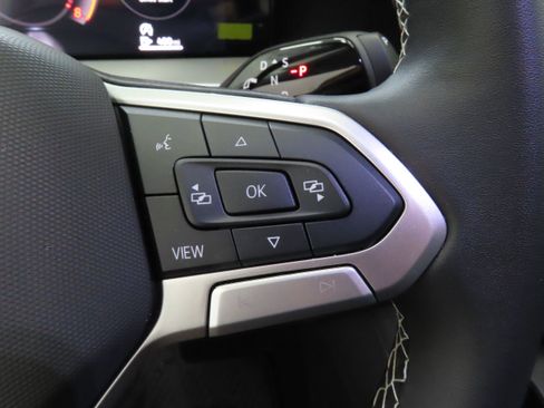New 2025 Volkswagen Tiguan SE FWD image 12