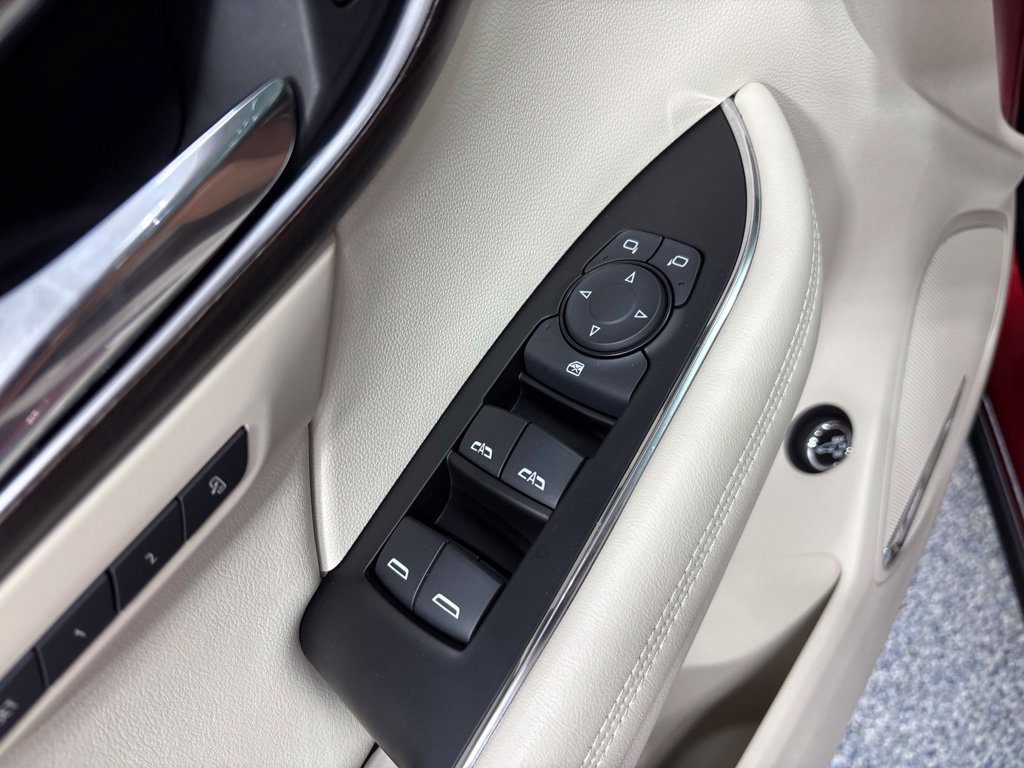 Used 2023 Buick Envision Avenir AWD/4WD image 45