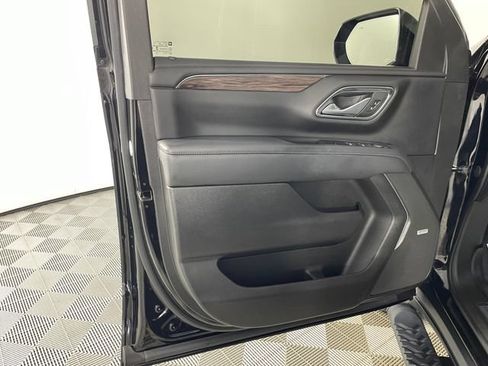 Certified 2022 Chevrolet Tahoe Z71 w/ Luxury Package AWD/4WD image 16