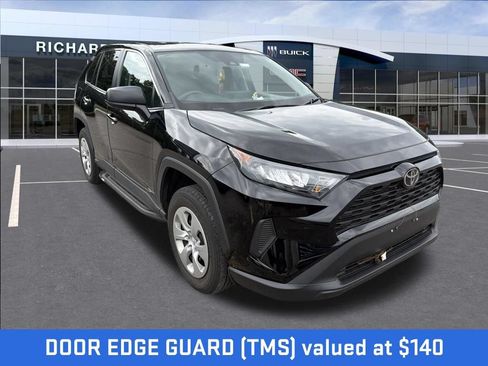 Used 2022 Toyota RAV4 LE AWD/4WD image 3