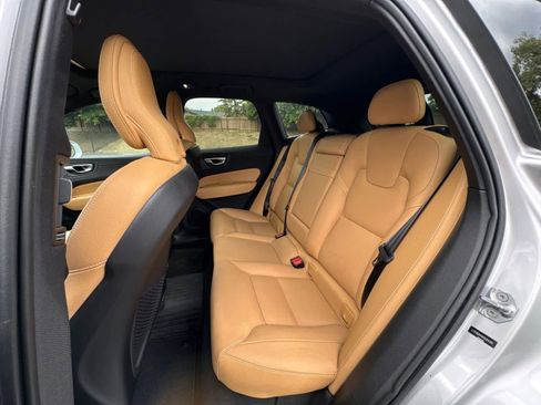 Used 2019 Volvo XC60 T5 Momentum w/ Advanced Package AWD/4WD image 5