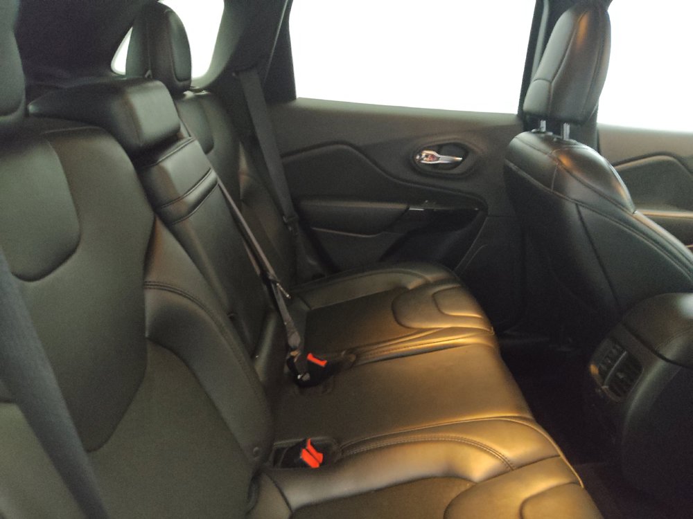 Used 2019 Jeep Cherokee Latitude Plus AWD/4WD image 19