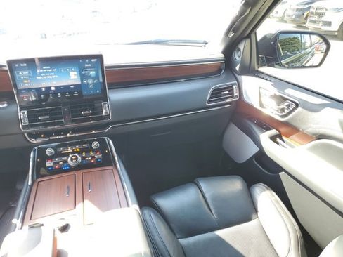 Used 2022 Lincoln Navigator Reserve image 22