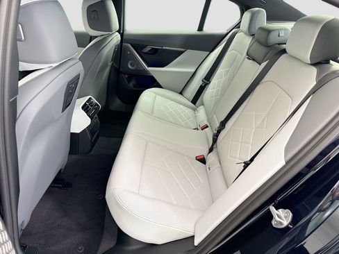 New 2026 BMW 550e xDrive image 20