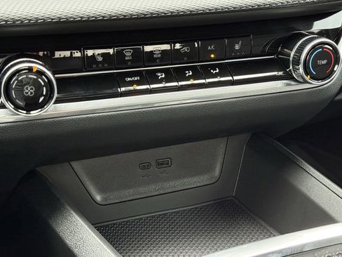 New 2026 Chevrolet Equinox LT image 17