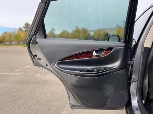 Used 2017 INFINITI QX50 2WD w/ Deluxe Touring Package image 16