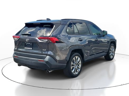 Used 2019 Toyota RAV4 XLE Premium FWD image 6