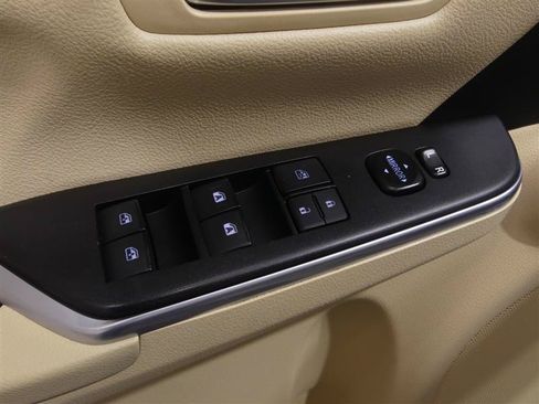 Used 2017 Toyota Camry LE FWD image 19