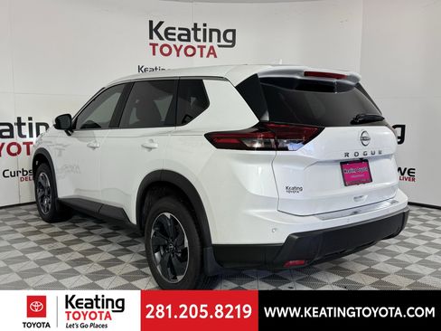 Used 2026 Nissan Rogue SV image 7