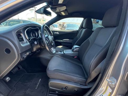 Used 2015 Dodge Charger SXT RWD image 13