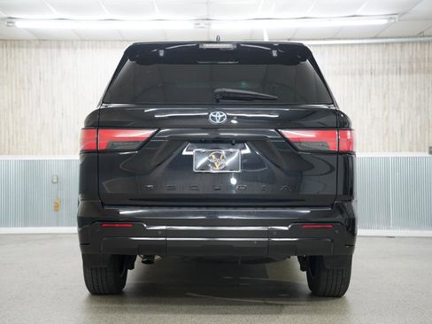 Used 2023 Toyota Sequoia Platinum image 8