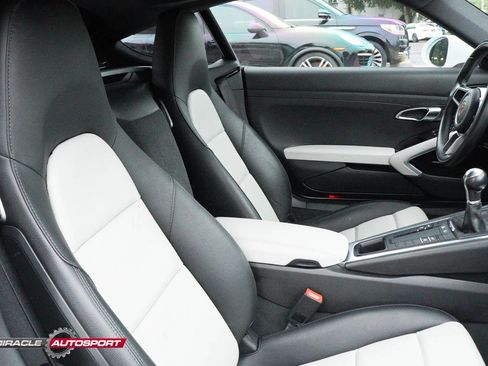 Used 2018 Porsche 718 Cayman RWD image 27