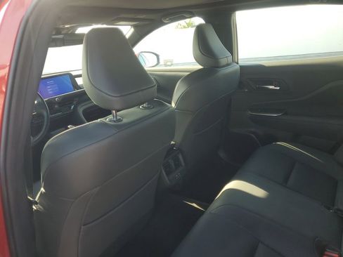 Used 2023 Toyota Crown Limited image 11