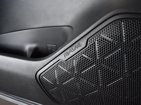 Used 2022 Toyota RAV4 XLE Premium image 30