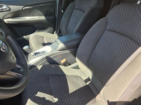 Used 2019 Dodge Journey SE w/ Blacktop Package FWD image 18