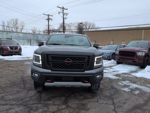 Used 2020 Nissan Titan PRO-4X image 8