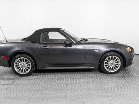 Used 2017 FIAT 124 Spider Classica image 30