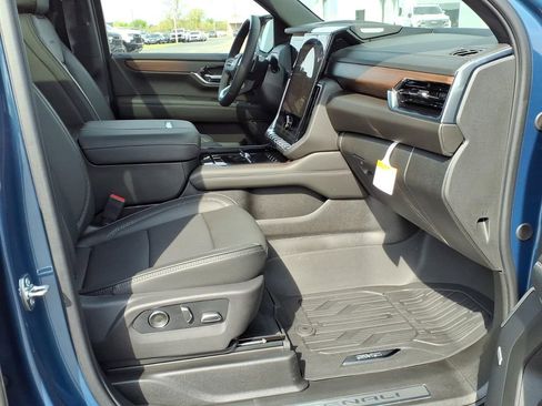 New 2026 GMC Yukon Denali w/ Denali Reserve Package AWD/4WD image 8