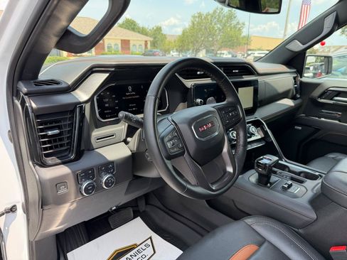Used 2023 GMC Sierra 1500 AT4 AWD/4WD image 14