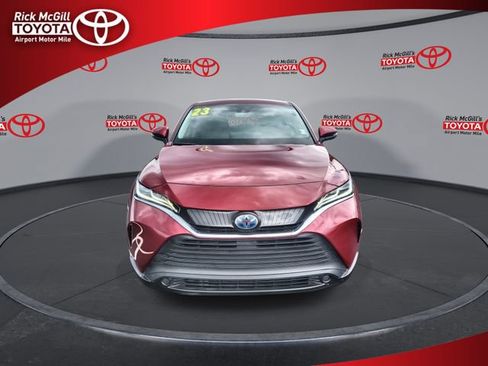 Used 2023 Toyota Venza LE AWD/4WD image 3