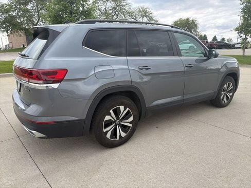 Used 2024 Volkswagen Atlas SE AWD/4WD image 2