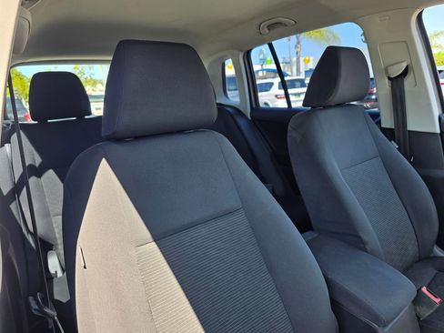 Used 2014 Volkswagen Tiguan S image 11