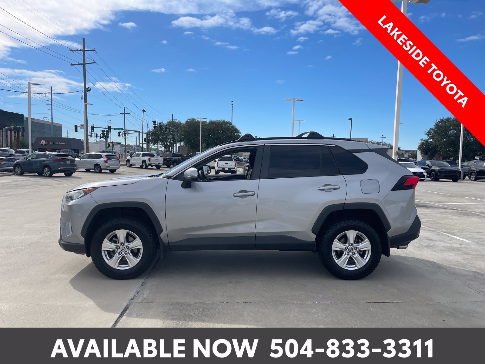 Used 2021 Toyota RAV4 XLE AWD/4WD image 2