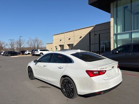 Used 2016 Chevrolet Malibu Premier w/ Driver Confidence Package II image 9