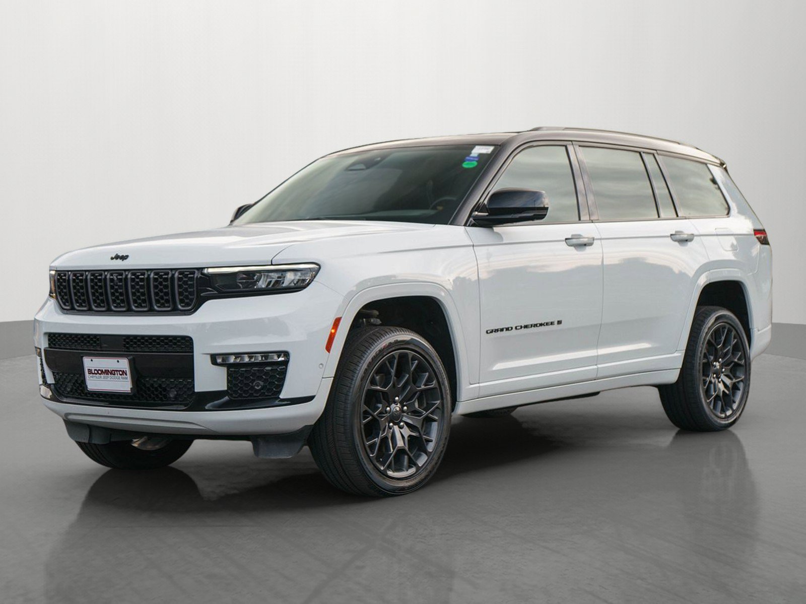 Used 2023 Jeep Grand Cherokee L Summit w/ High Altitude Package AWD/4WD image 3
