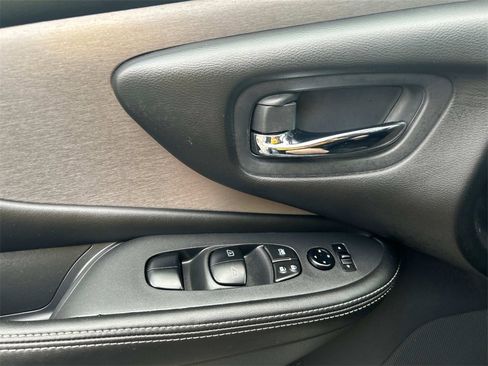 Used 2024 Nissan Murano SV w/ SV Midnight Edition Package image 18