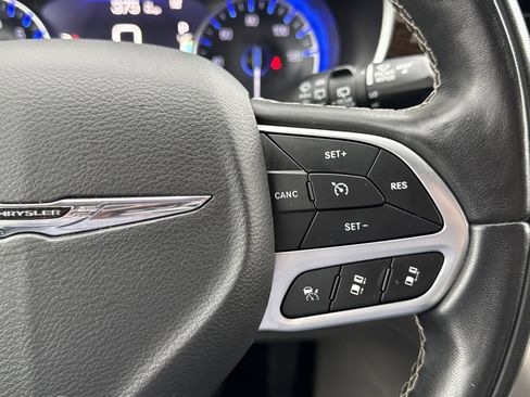 Used 2022 Chrysler Pacifica Limited image 27