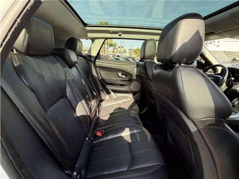 Used 2019 Land Rover Range Rover Evoque SE image 28