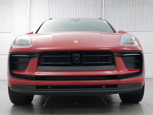 Certified 2024 Porsche Macan image 10