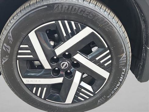 Used 2025 Nissan Kicks SV image 23