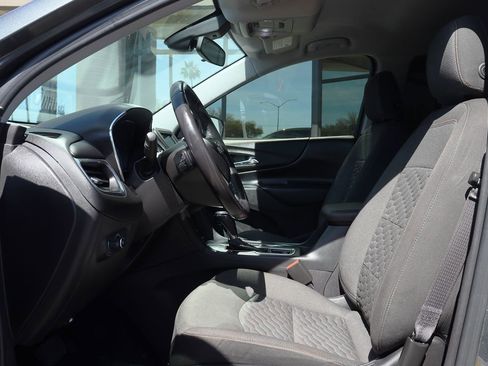 Used 2019 Chevrolet Equinox LT w/ Driver Convenience Package image 39