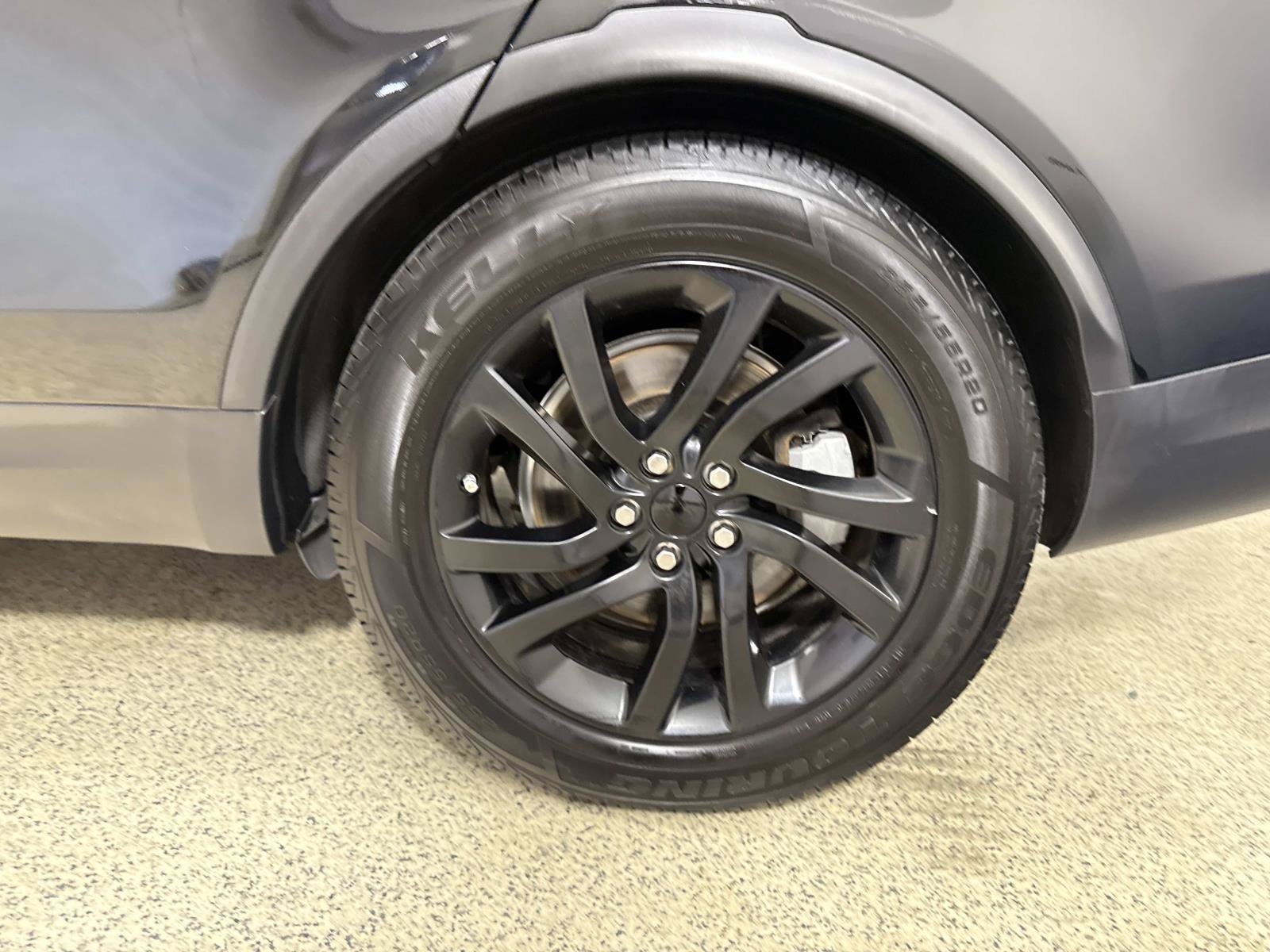 Used 2018 Land Rover Discovery HSE AWD/4WD image 9