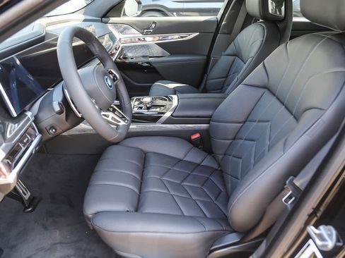 Used 2025 BMW 750e xDrive w/ Premium Package image 14