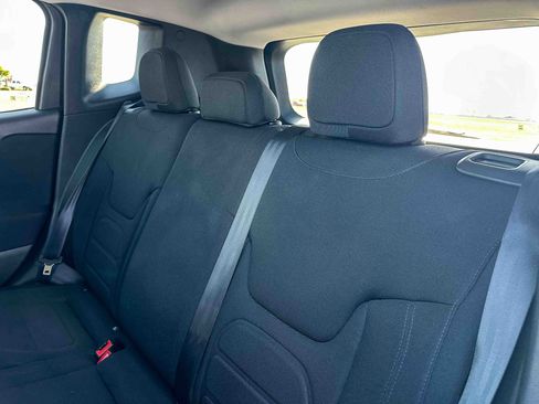 Used 2020 Jeep Renegade Latitude image 19