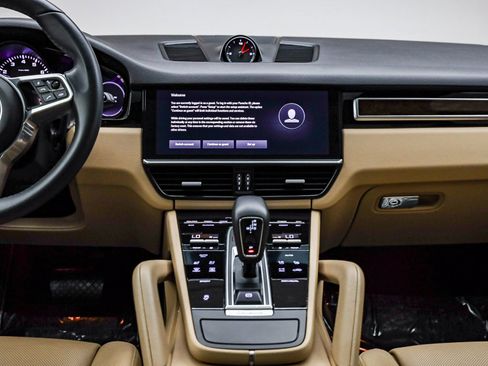 Used 2022 Porsche Cayenne Platinum Edition image 17