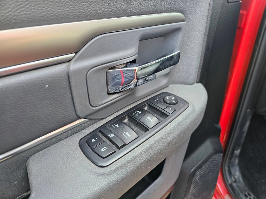 Used 2017 RAM 1500 Classic SLT AWD/4WD image 27